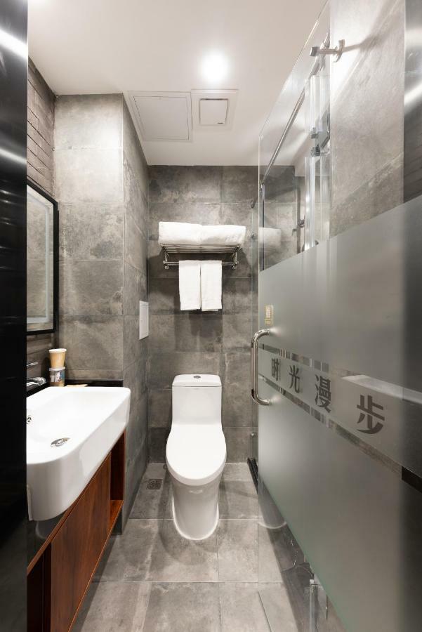 Nostalgia Hotel Near Prince Gong'S Mansion- Beihai Park, Tian'Anmen Square, Nanluoguxiang Hutong, Huguosi Hutong Snack Street, 5 Minutes Walk Away From Ping'Anli Subway Station, Free Ice Cream And Laundry Service,English Communication Well Beijing Bagian luar foto